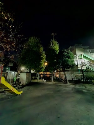 AQUOS sense7のカメラ：夜景の超広角