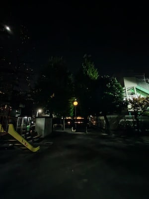 AQUOS sense8のカメラ：夜景の超広角カメラ