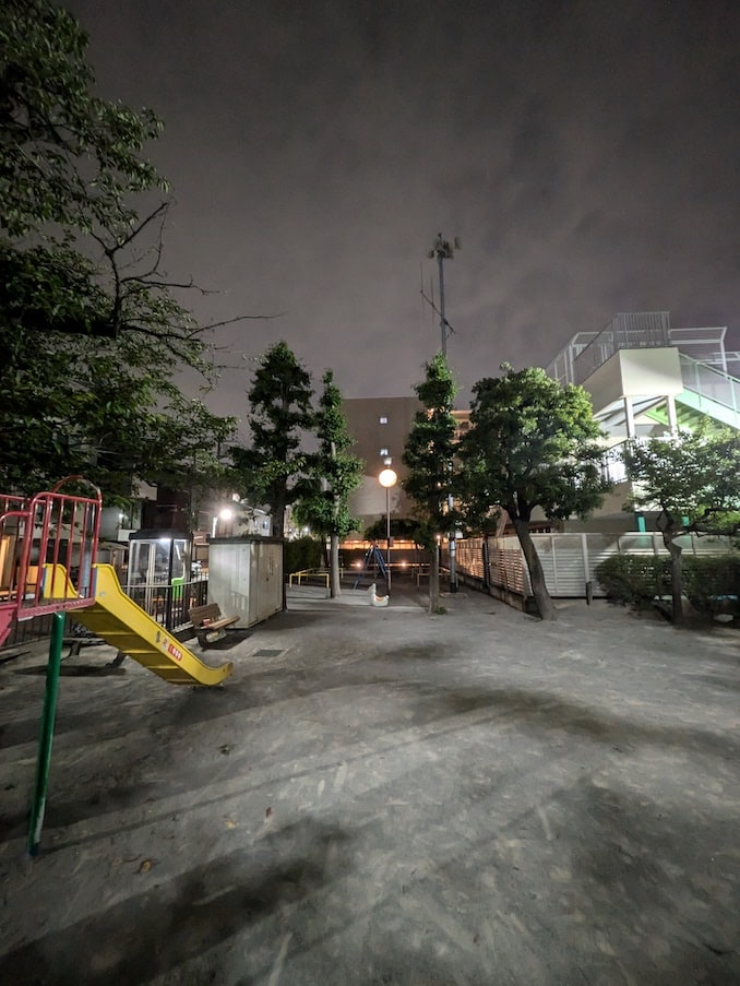 Google Pixel8aの超広角カメラ：夜景の写真