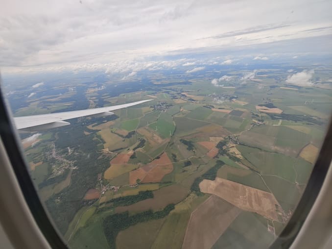 フランス上空からの風力発電の写真