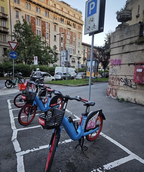 レンタル電動自転車の止めるところ