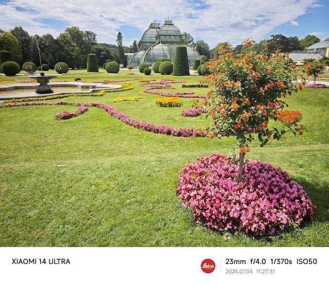 シェーンブルン宮殿の庭園の花の庭園