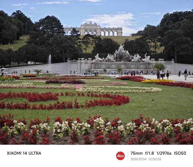 シェーンブルン宮殿の花園とネプチューンの噴水池とグロリエッテ