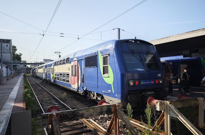 ヴェルサイユ宮殿行きの電車