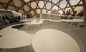 水滴が落ちていくスロープの全体像