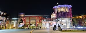真ん中がタイで右がモナコの夜