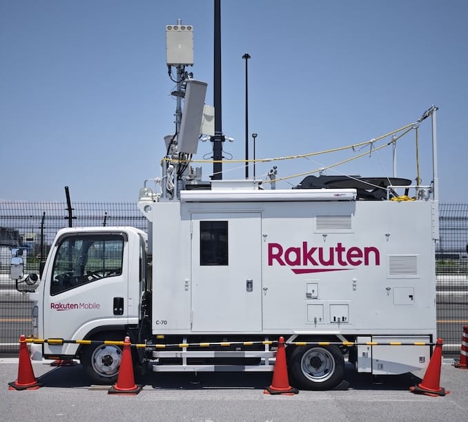 楽天モバイルの移動基地局車