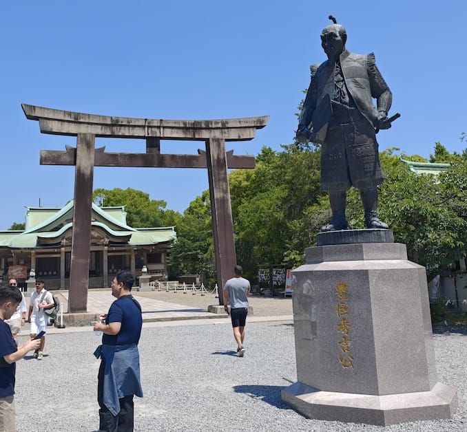 豊國神社の秀吉の前