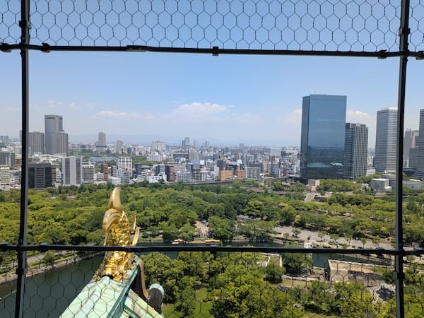Google Pixel 9aのカメラで撮った大阪城の天守閣の最上階からの写真