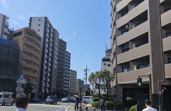 JR川崎駅周辺の路上