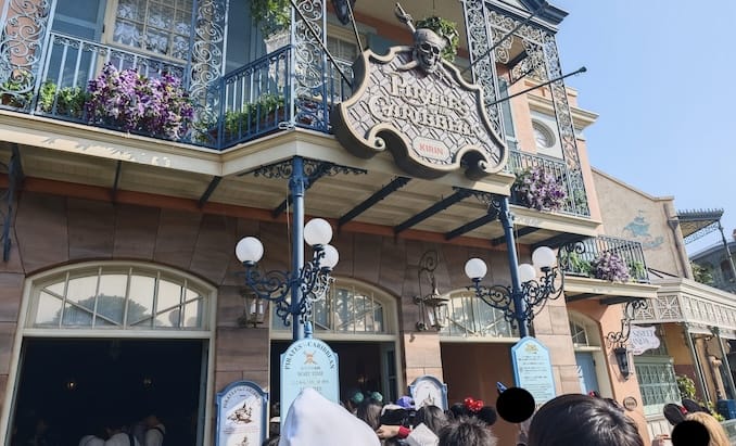 東京ディズニーランドのカリブの海賊付近の通信速度計測