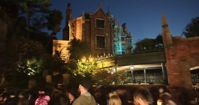 東京ディズニーランドのホーンテッドマンションの通信速度