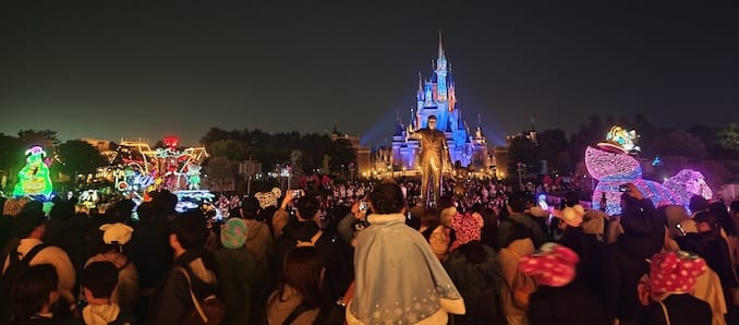 東京ディズニーランドの夜のパレードの通信速度