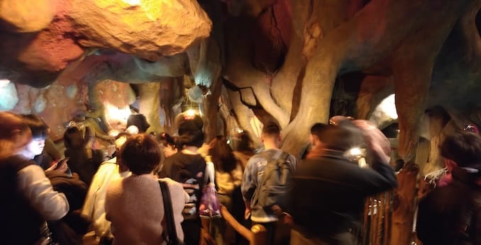 東京ディズニーランドのスプラッシュマウンテンの通信速度計測