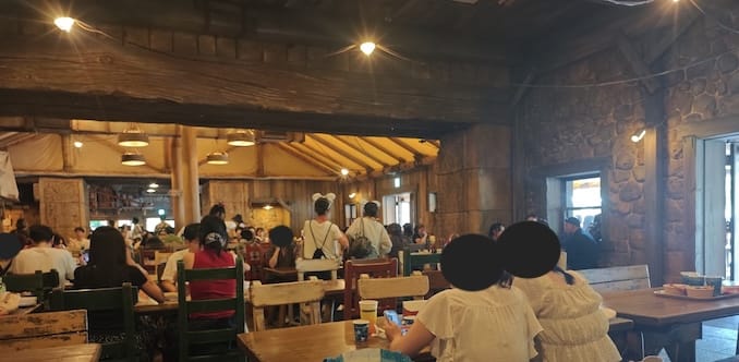 東京ディズニーシーのレストランの通信速度計測