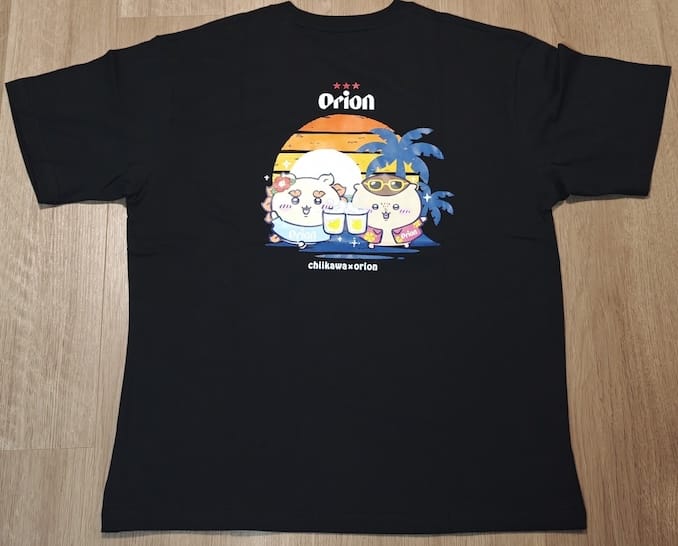 那覇空港のちいかわTシャツ後ろ
